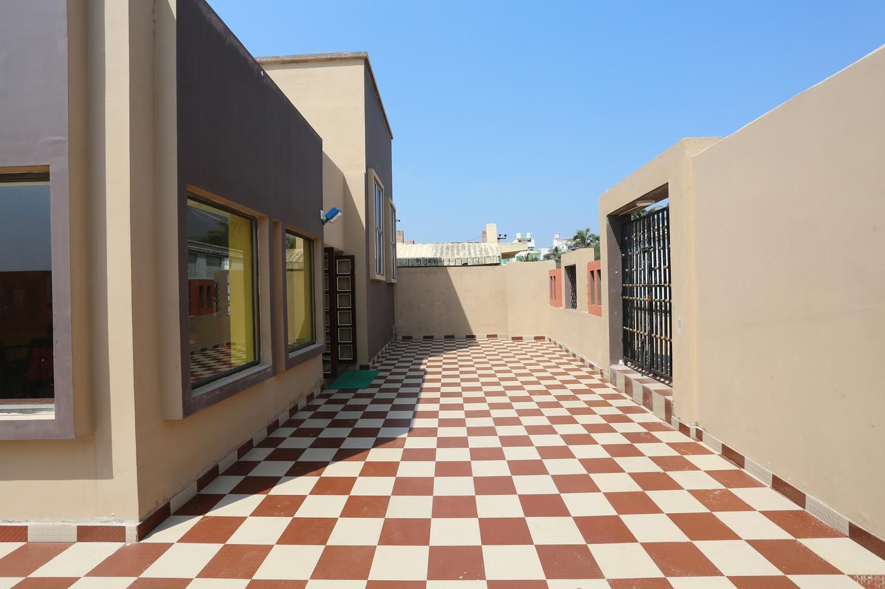 Hotel On Call Puri Laxmi Beach Resort Екстер'єр фото